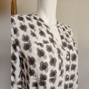 NIC+ZOE Gray and Almost White Button Front Blouse!!🍰⚘️🍰